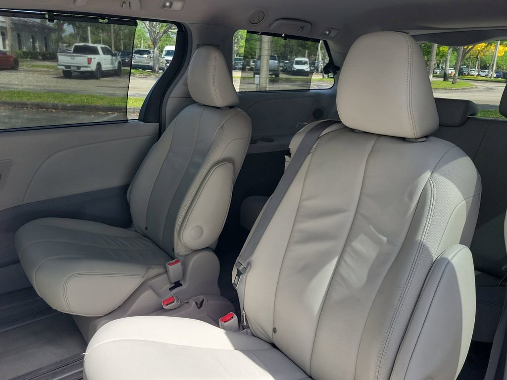 Used 2014 Toyota Sienna XLE w/ XLE Premium Package image 14
