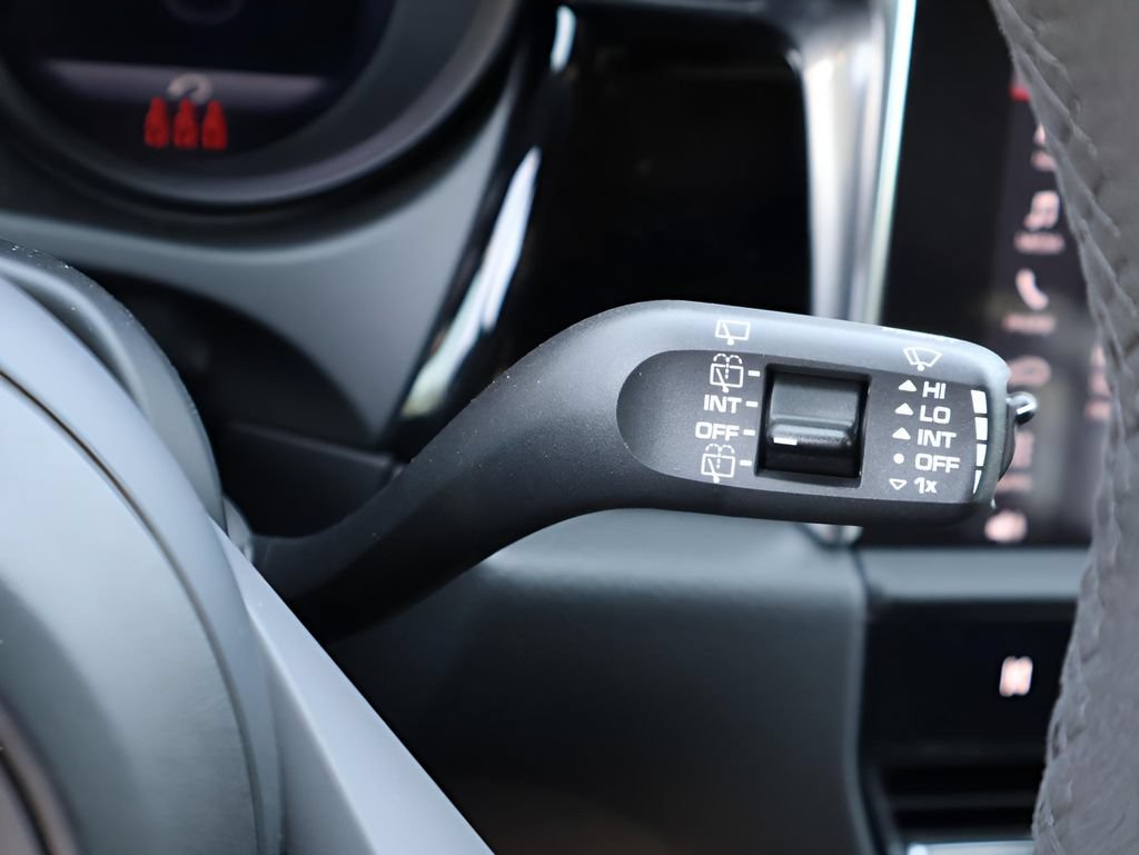 Certified 2025 Porsche Macan Turbo AWD/4WD image 31