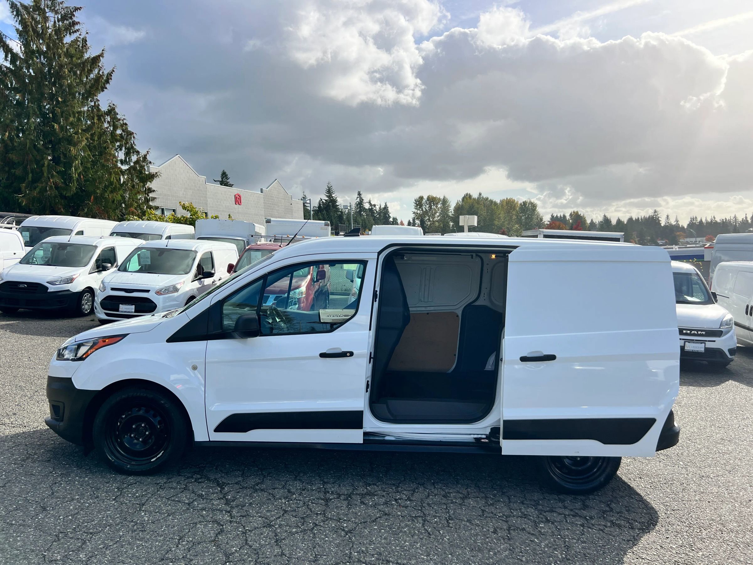 Used 2022 Ford Transit Connect XL image 9