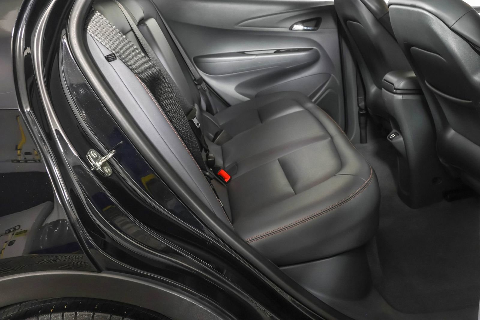 Used 2019 Chevrolet Bolt Premier w/ Infotainment Package image 39