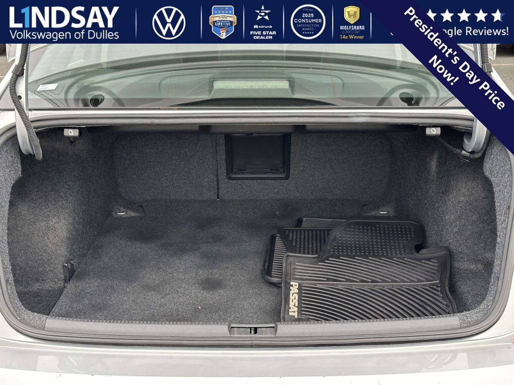 Used 2018 Volkswagen Passat 2.0T SEL Premium image 10