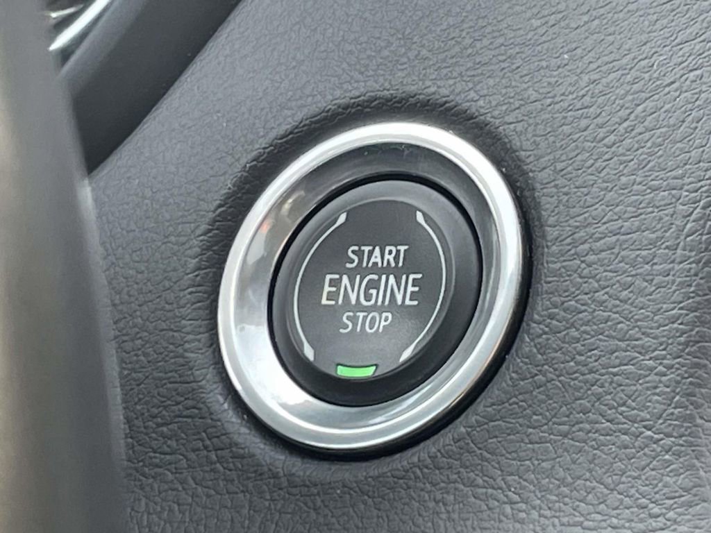 Certified 2023 Cadillac XT4 Luxury image 30