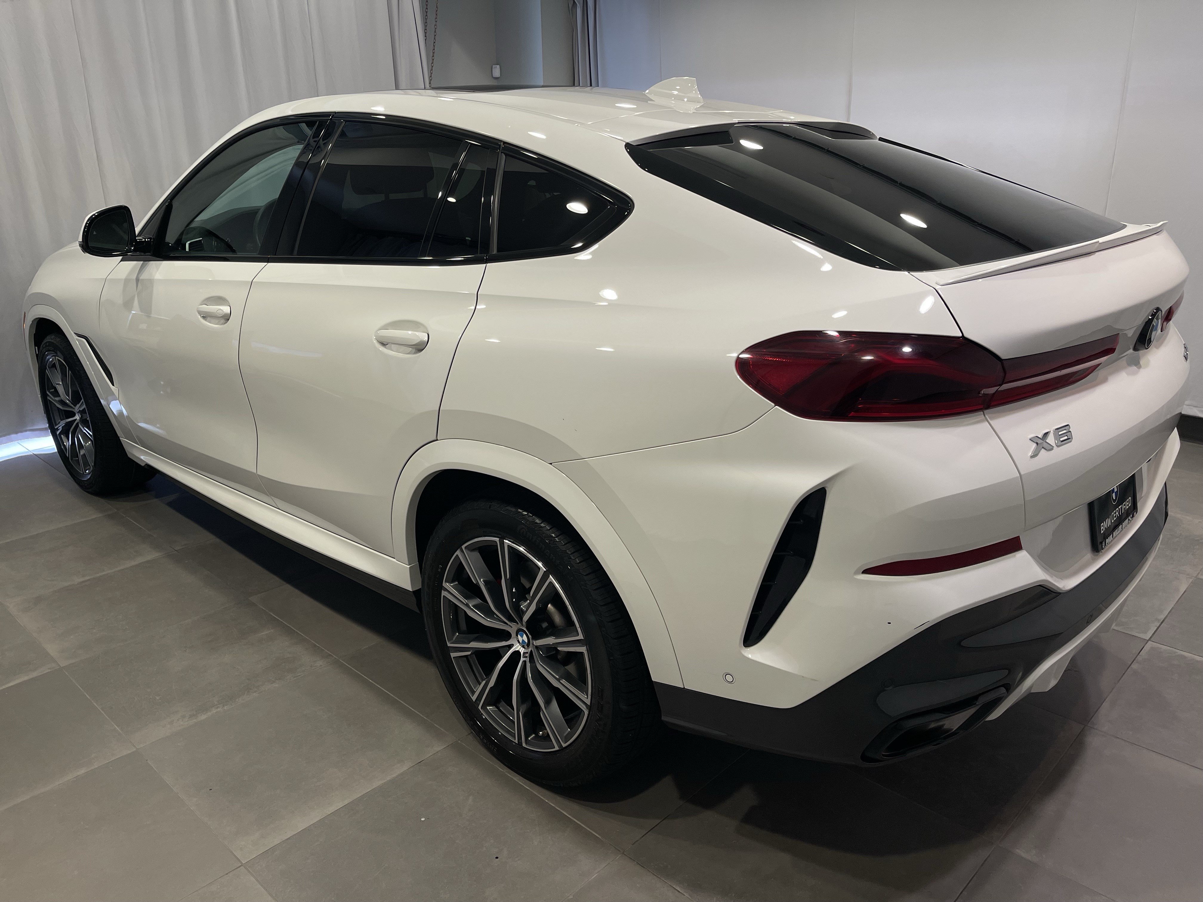 Used 2023 BMW X6 xDrive40i w/ M Sport Package AWD/4WD image 4