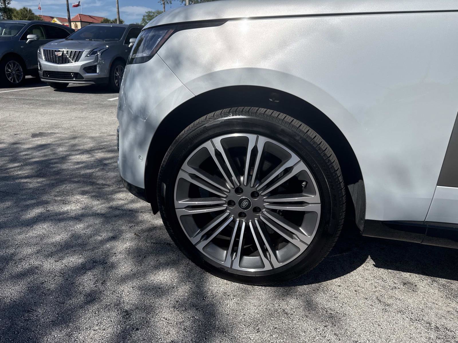 Used 2025 Land Rover Range Rover Long Wheelbase SE AWD/4WD image 10