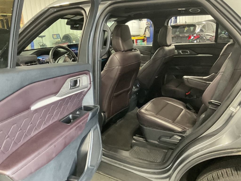 Used 2025 Ford Explorer Platinum w/ LUX Leather Package image 9