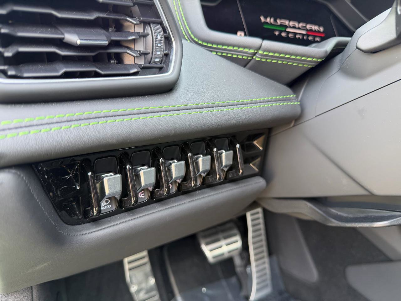 Used 2023 Lamborghini Huracan Tecnica RWD image 30