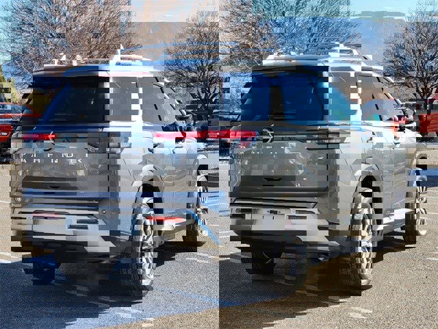 Certified 2024 Nissan Pathfinder SL image 3