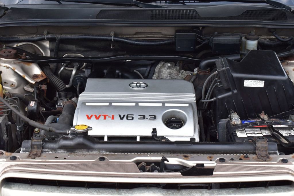 Used 2005 Toyota Highlander 4WD V6 w/ 3rd Row image 12