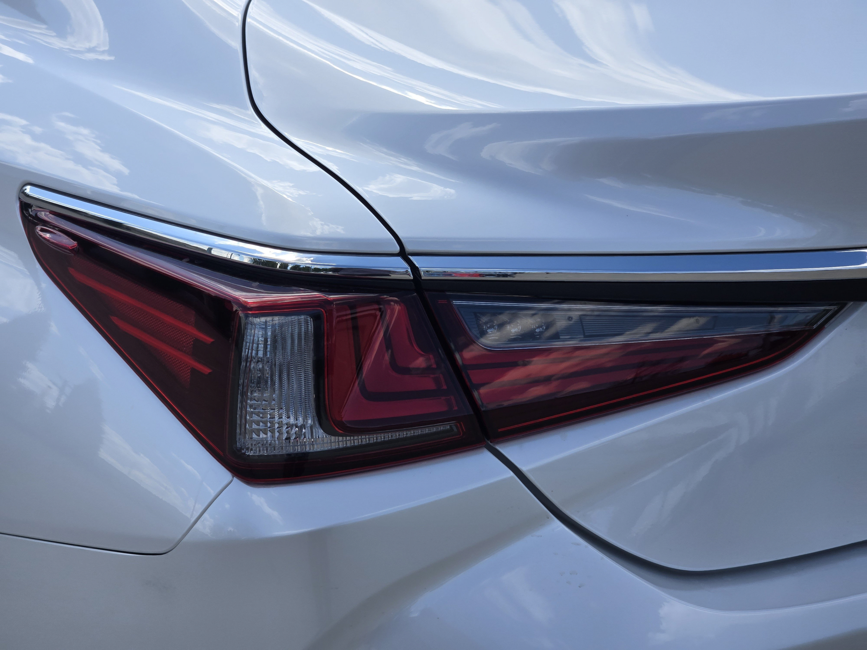 Certified 2025 Lexus ES 350 w/ Premium Package FWD image 37