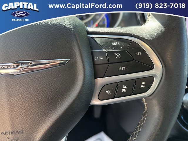 Used 2025 Chrysler Pacifica Select FWD image 22