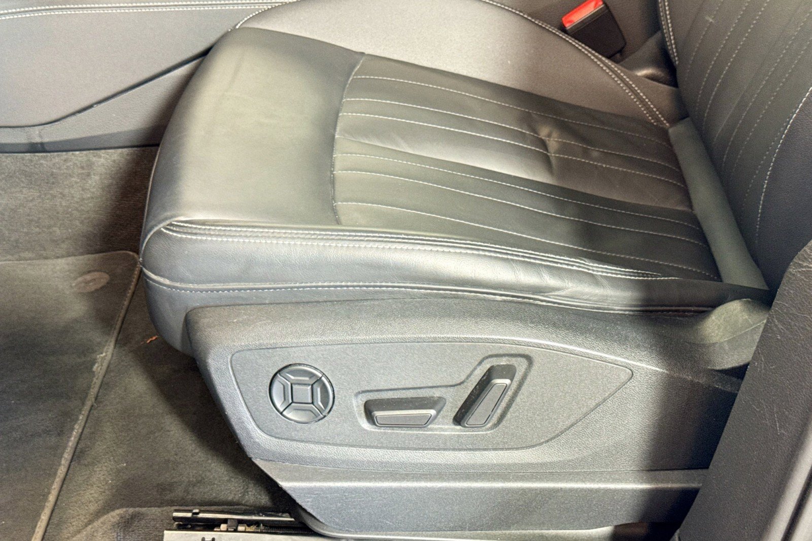 Used 2022 Audi e-tron Premium image 17