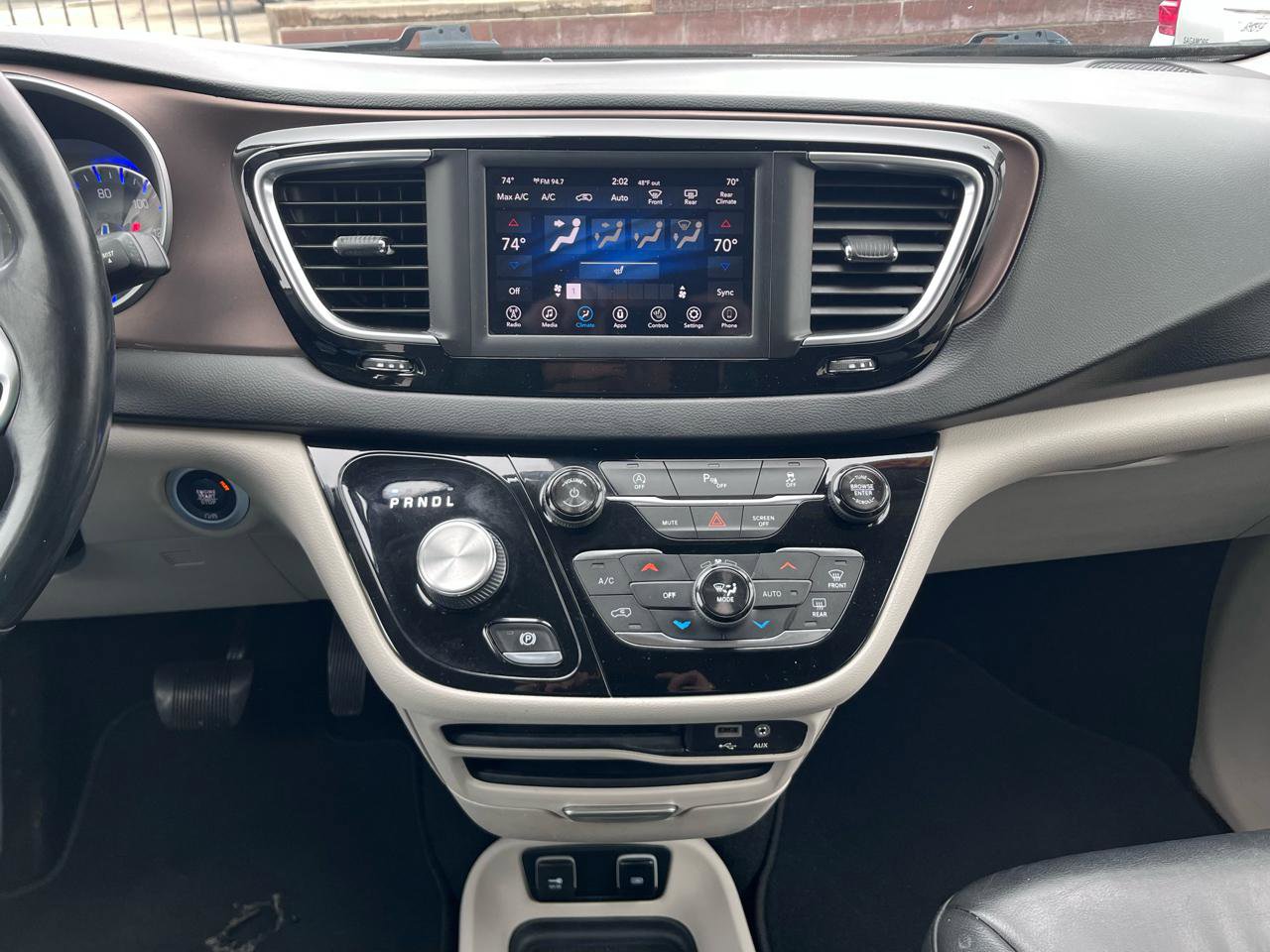 Used 2018 Chrysler Pacifica Touring-L image 35