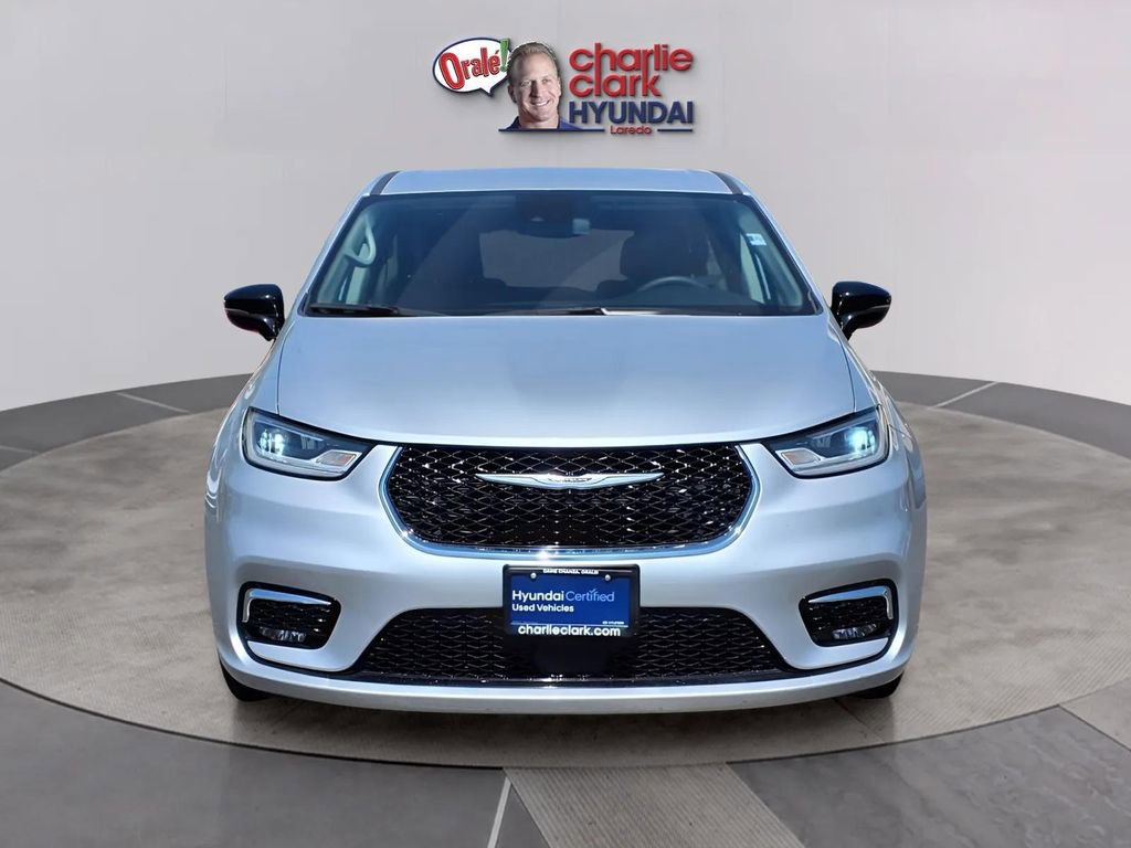 Used 2024 Chrysler Pacifica Touring-L image 8