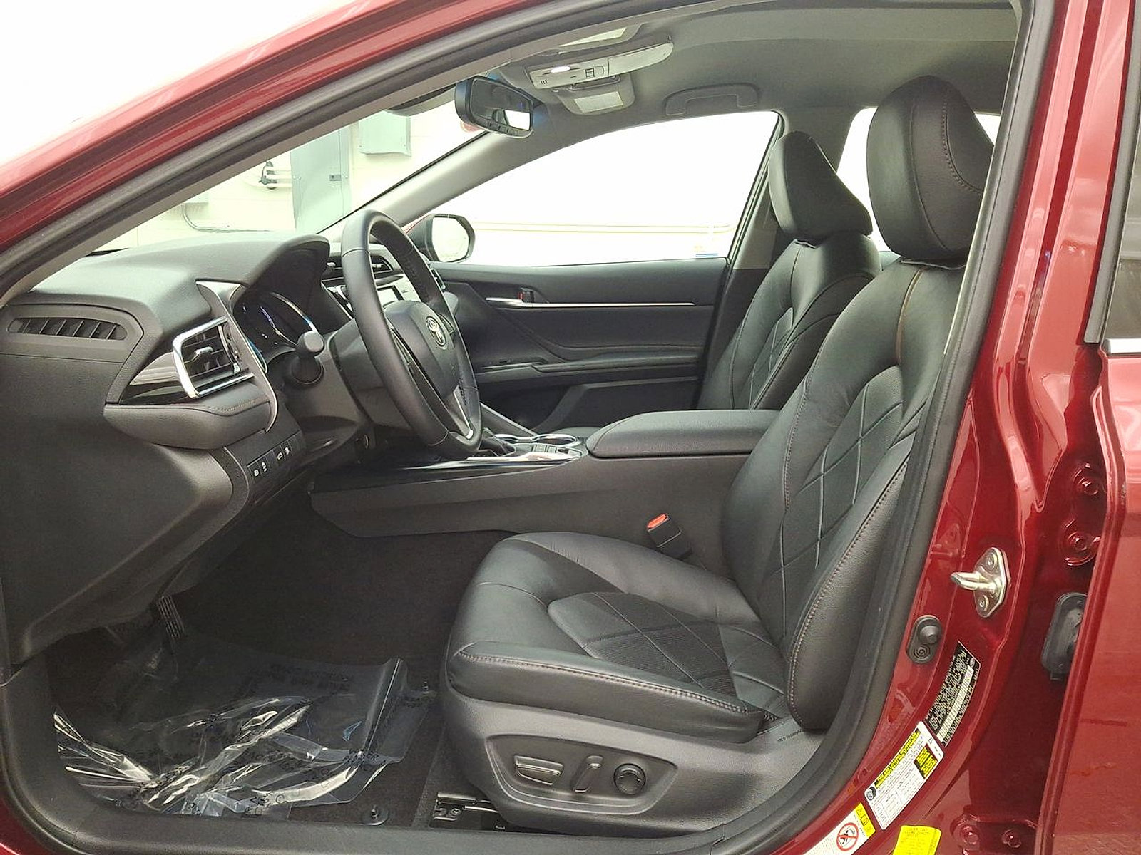 Certified 2018 Toyota Camry XLE image 11