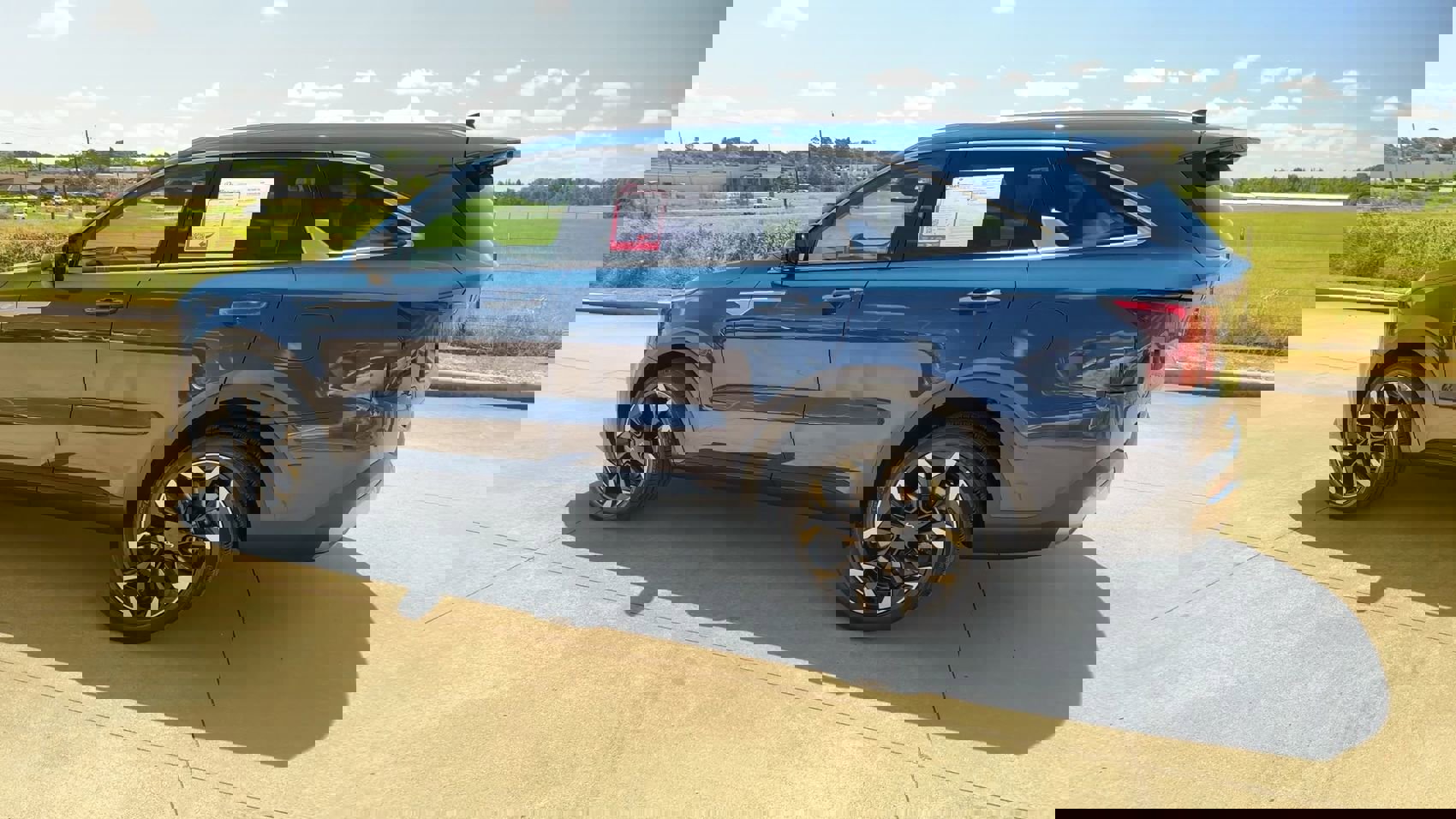 Used 2025 Kia Sorento EX w/ Panoramic Sunroof Package image 5