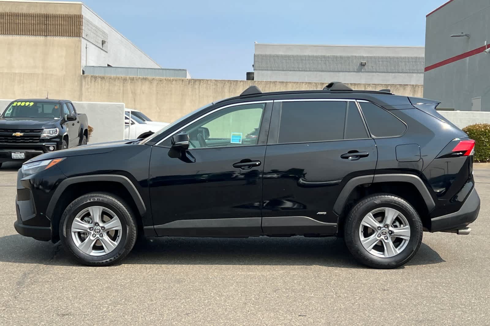 Used 2022 Toyota RAV4 XLE w/ XLE Grade Weather Package AWD/4WD image 9