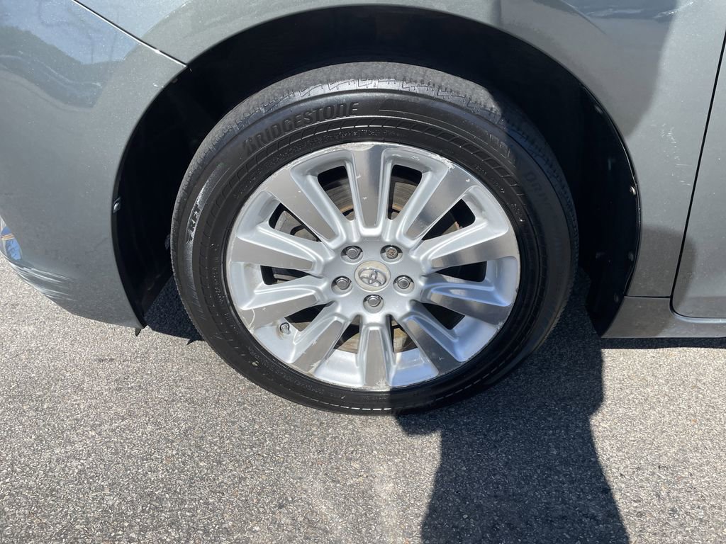 Used 2012 Toyota Sienna LE w/ Towing Pkg AWD/4WD image 9