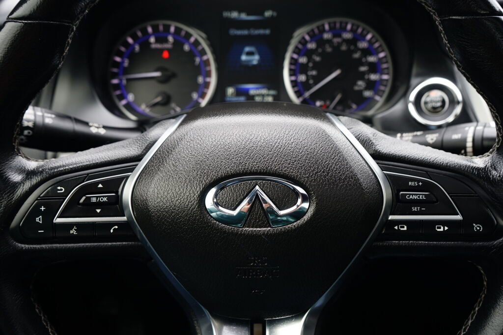 Used 2017 INFINITI Q60 3.0t image 22