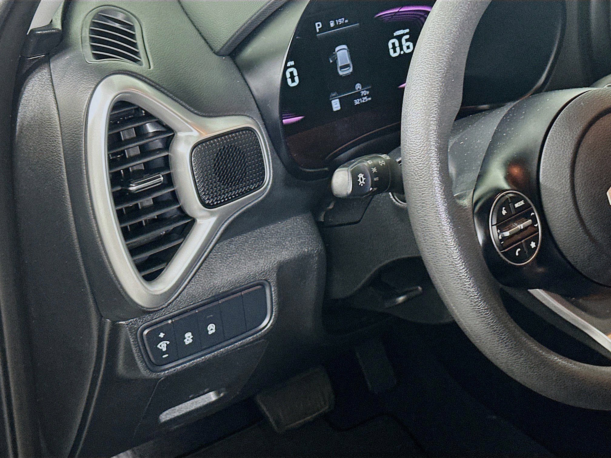 Used 2024 Kia Soul LX image 16