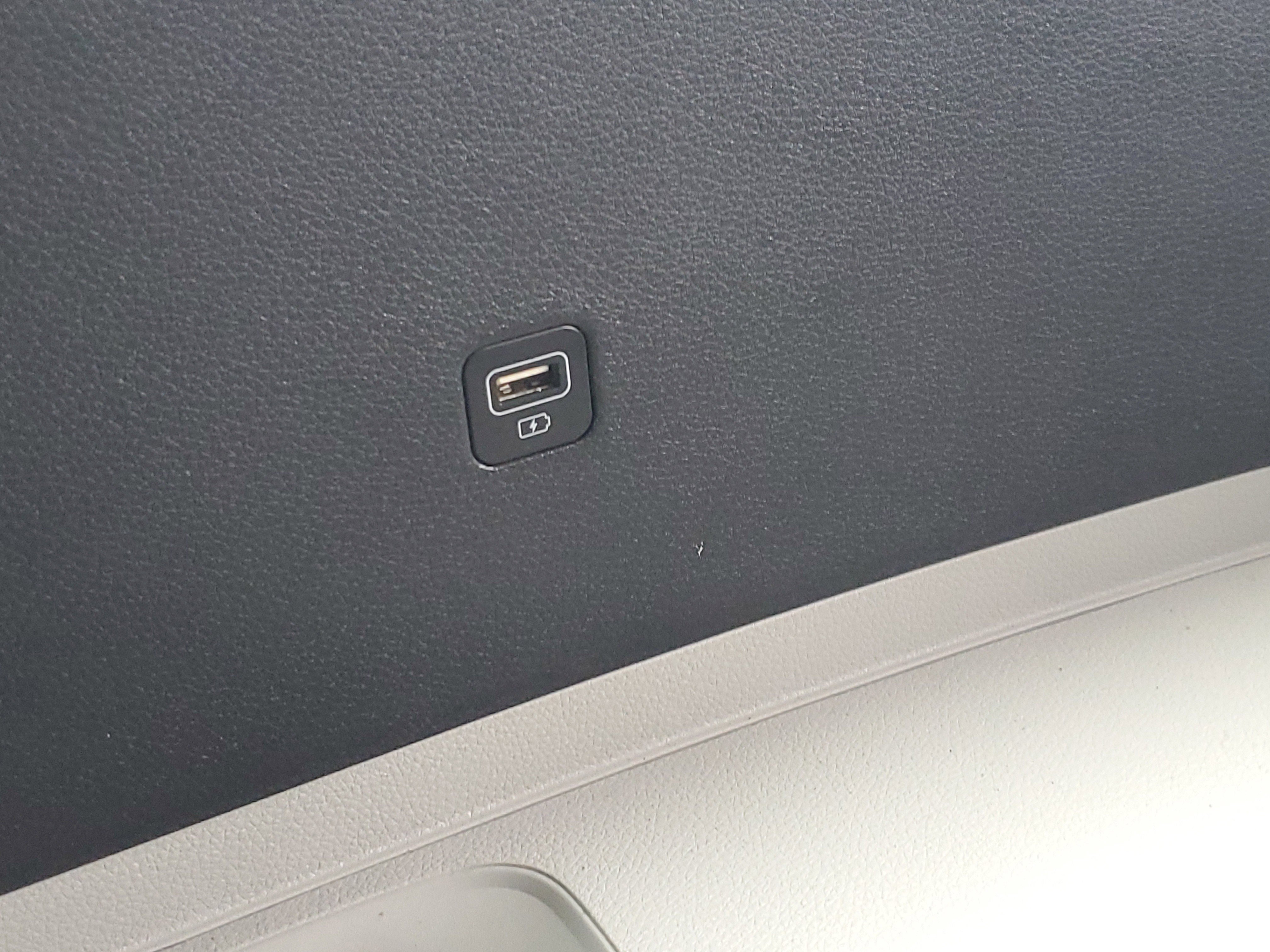 Used 2022 Kia Carnival LX image 14