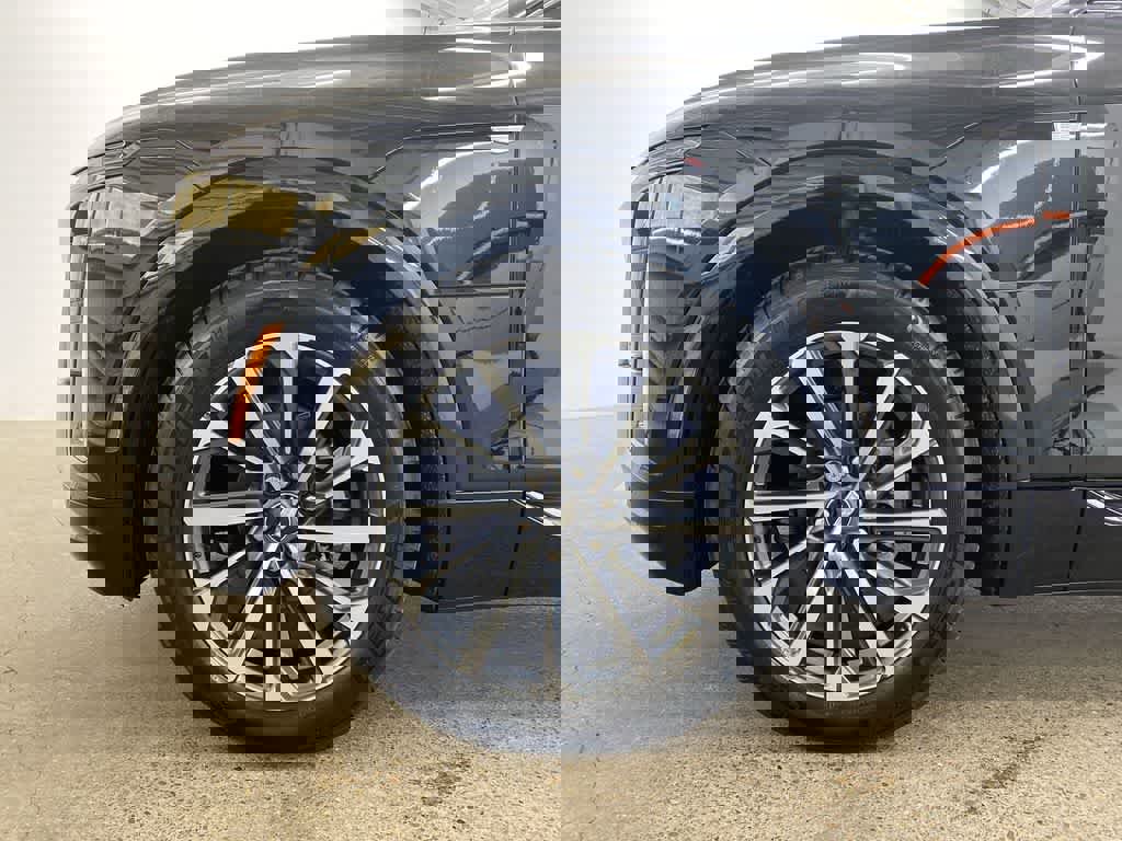 Certified 2026 Cadillac Vistiq Premium Luxury w/ LPO, Floor Liner Package image 12