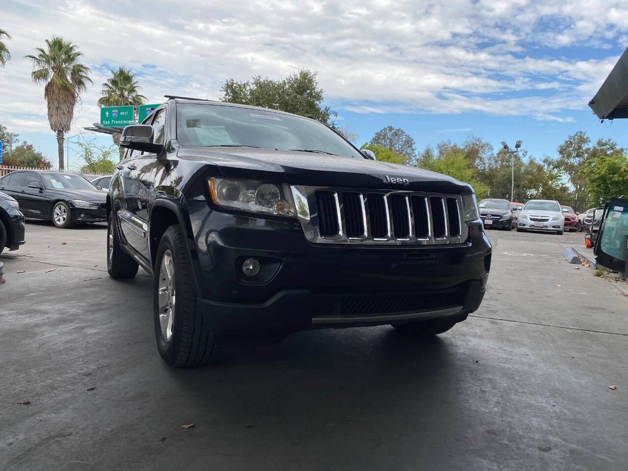 Used 2013 Jeep Grand Cherokee Limited w/ Luxury Group II image 3