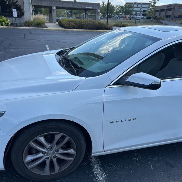 Used 2018 Chevrolet Malibu LT image 2