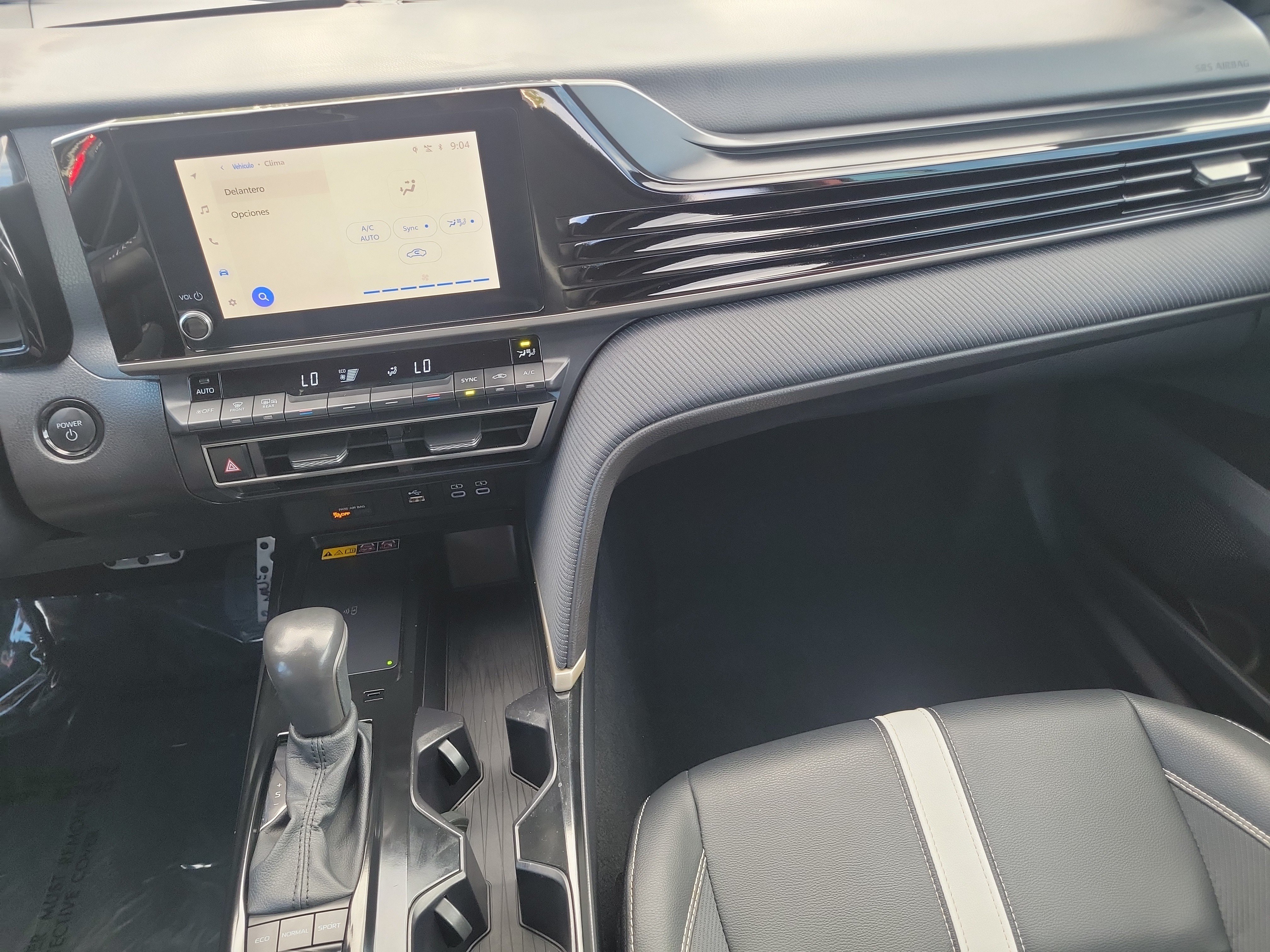Used 2025 Toyota Camry SE w/ Convenience Package FWD image 17
