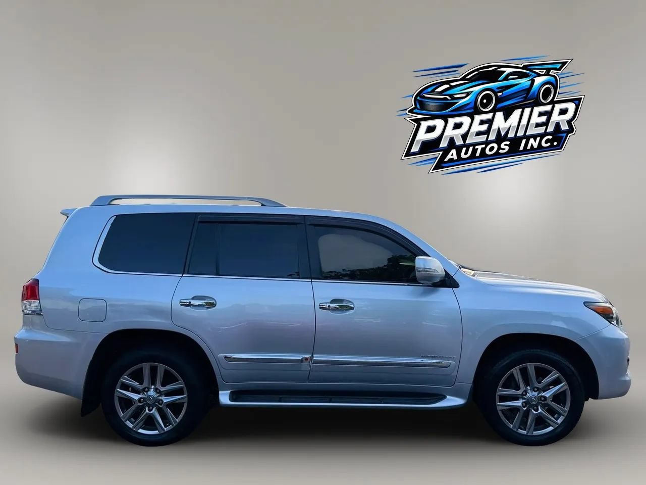 Used 2013 Lexus LX 570 4WD w/ Luxury Pkg image 15