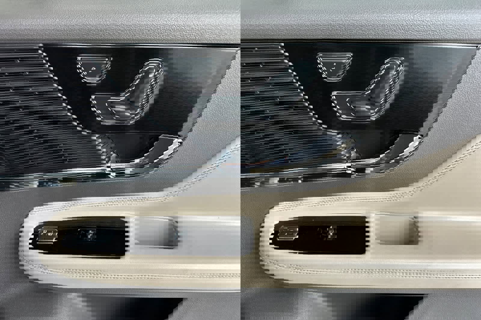 Used 2022 Lincoln Corsair FWD w/ Rear Removable Package Tray image 19