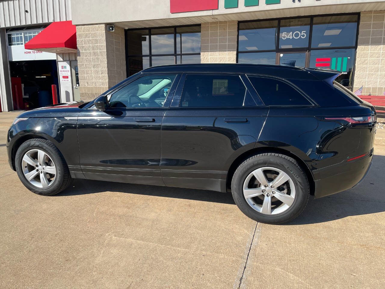 Used 2018 Land Rover Range Rover Velar S image 3