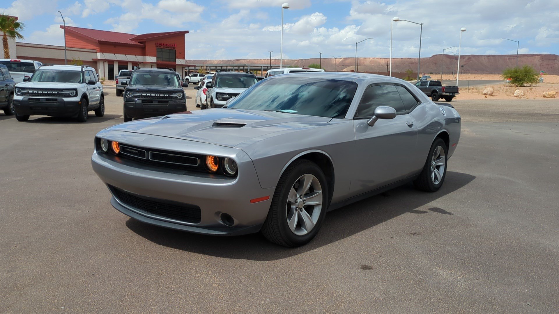 Used 2016 Dodge Challenger SXT RWD image 7