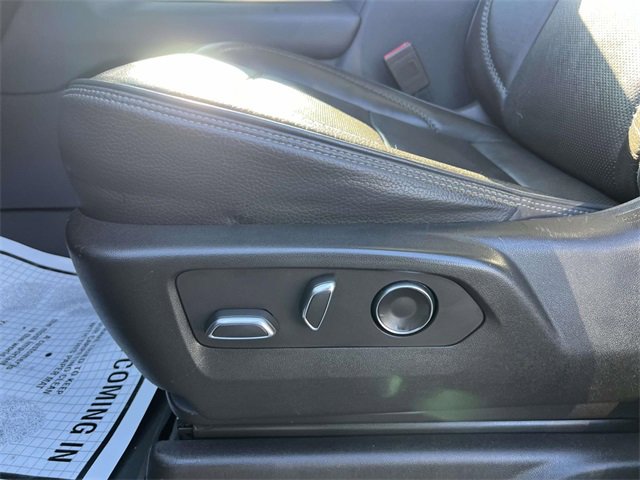 Used 2021 GMC Yukon Denali w/ Denali Premium Package image 16