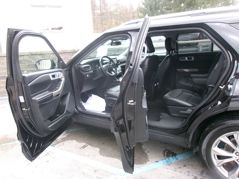 Used 2022 Ford Explorer Limited w/ Equipment Group 301A AWD/4WD image 13