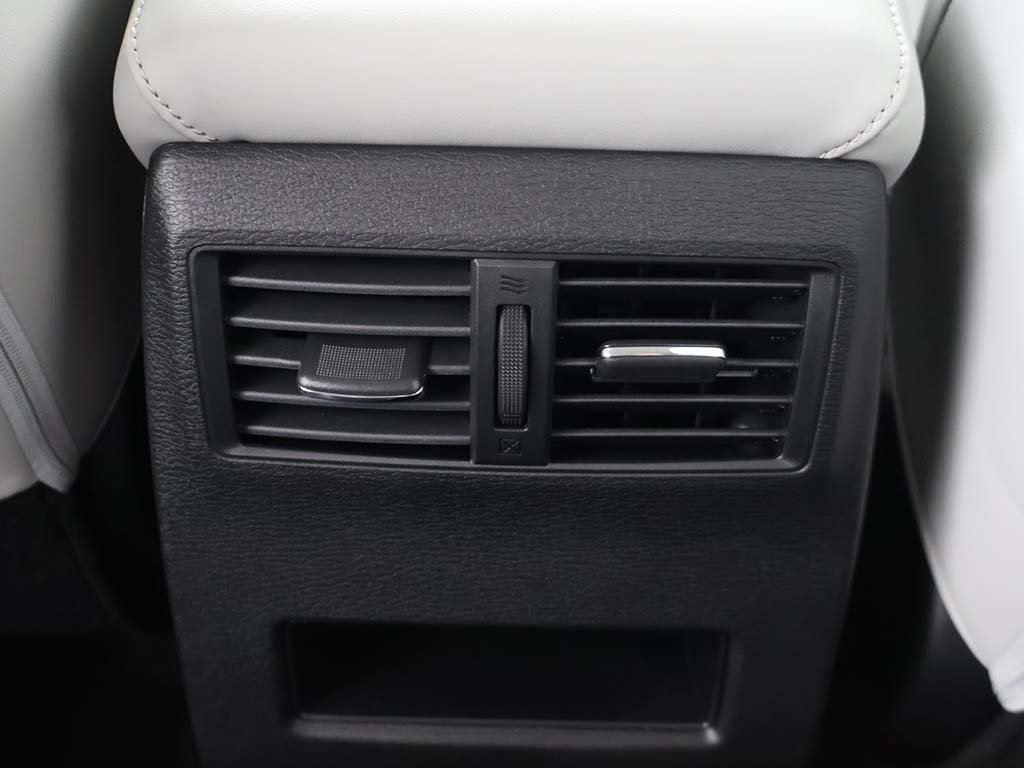 New 2025 Mitsubishi Outlander SE image 54