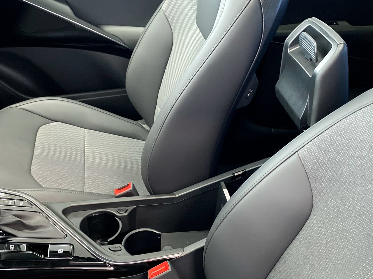 New 2026 Kia Niro EX FWD image 29