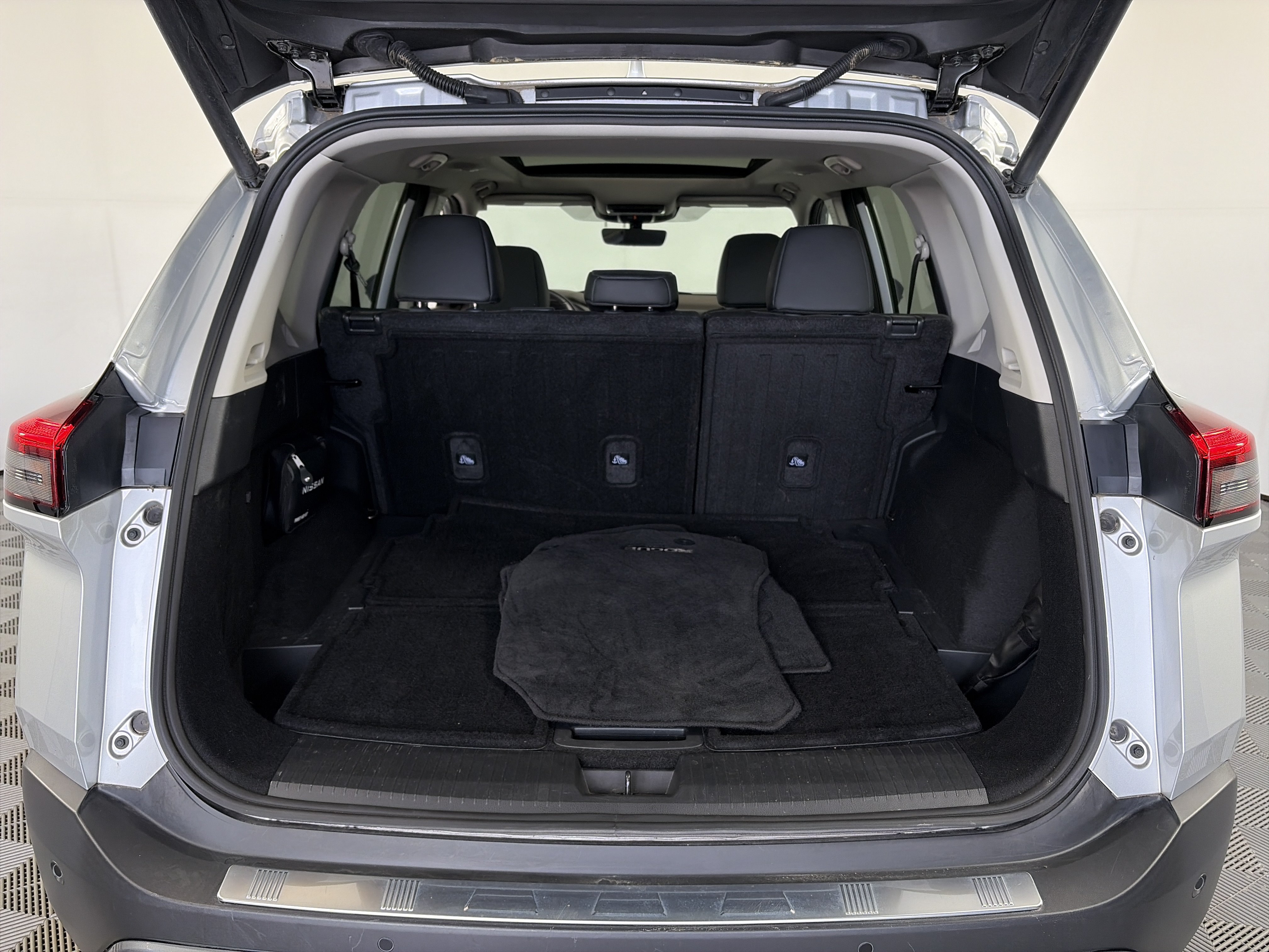Used 2023 Nissan Rogue SL w/ SL Premium Package AWD/4WD image 14