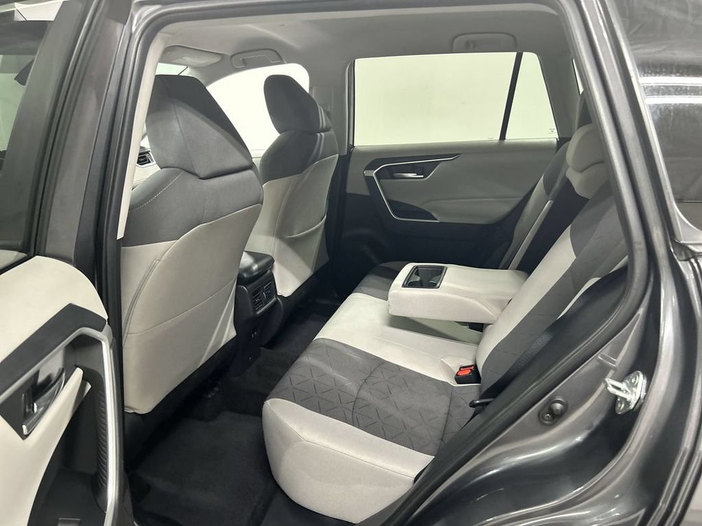 Used 2020 Toyota RAV4 XLE AWD/4WD image 19