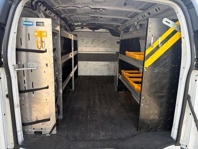 Used 2021 Chevrolet Express 3500 w/ Driver Convenience Package RWD image 16