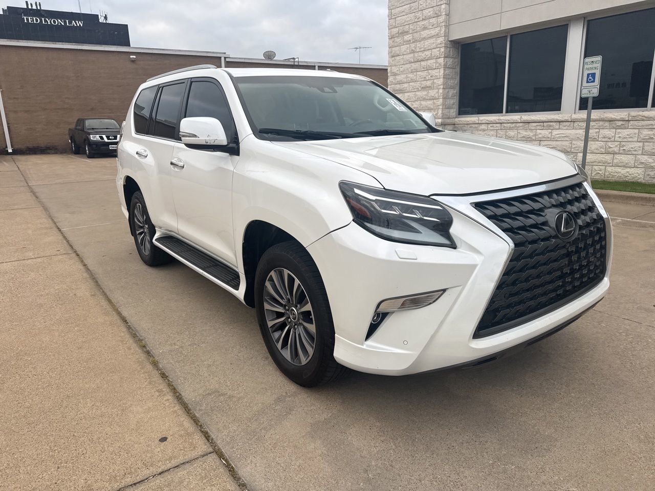 Used 2022 Lexus GX 460 Luxury w/ Off Road Package image 3