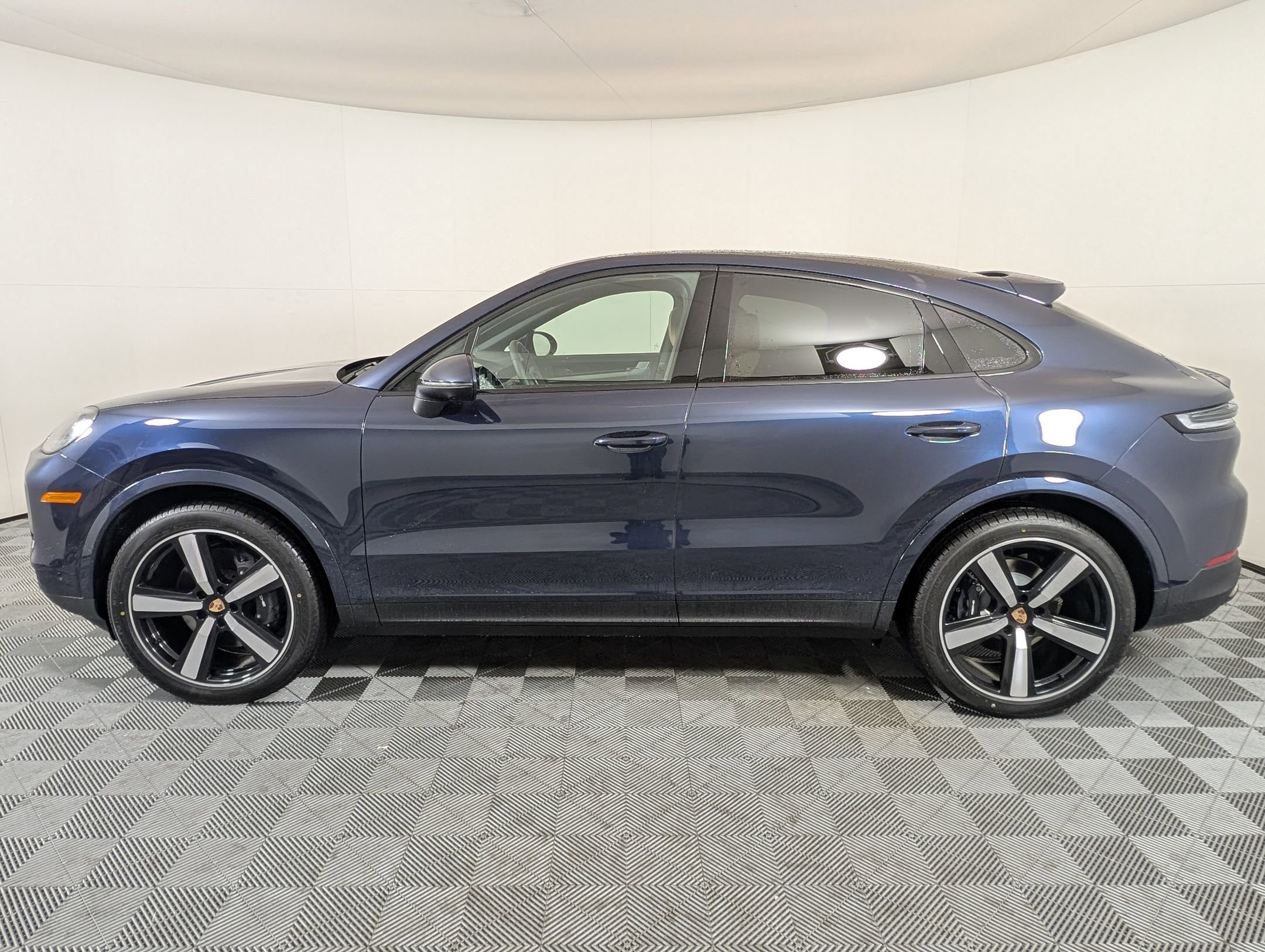 Used 2026 Porsche Cayenne Coupe image 2