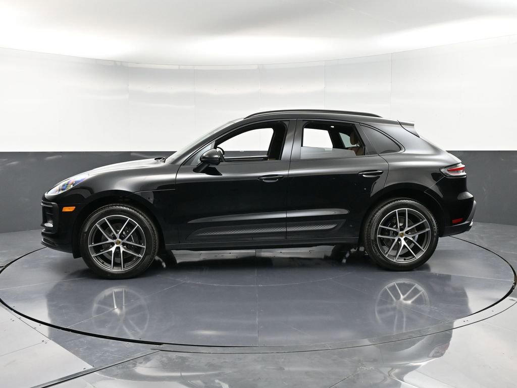 Used 2025 Porsche Macan AWD/4WD image 2