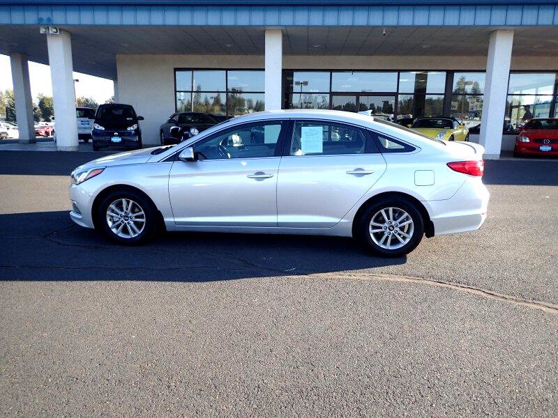 Used 2015 Hyundai Sonata SE FWD image 2