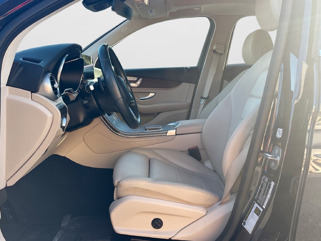 Used 2021 Mercedes-Benz GLC 300 4MATIC image 20