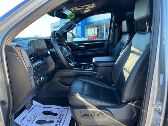 Used 2025 Chevrolet Suburban Z71 image 13