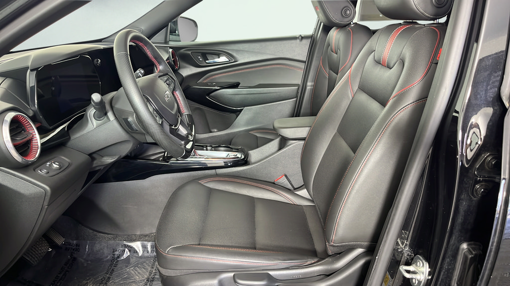 Used 2024 Chevrolet Trax RS w/ Sunroof Package FWD image 18
