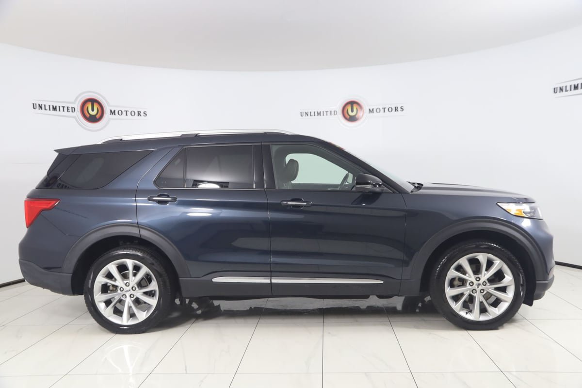 Used 2022 Ford Explorer Platinum w/ Equipment Group 601A AWD/4WD image 2