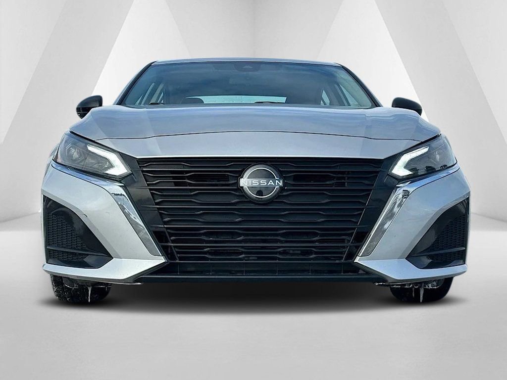 Used 2024 Nissan Altima 2.5 SV image 2