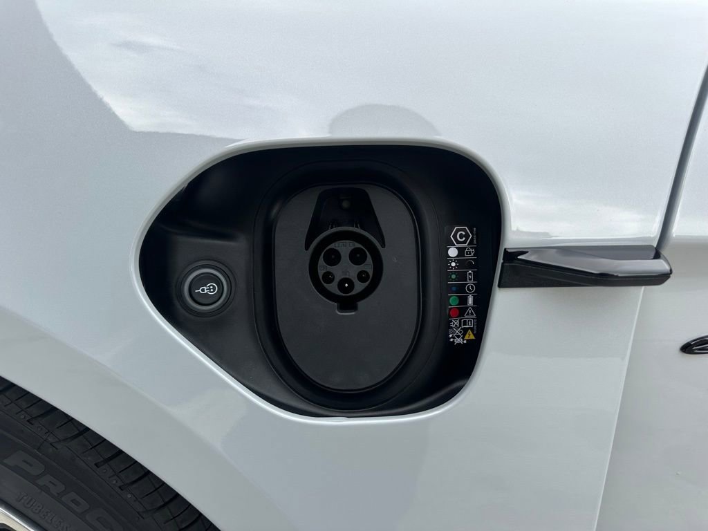 Used 2026 Porsche Taycan 4S image 46