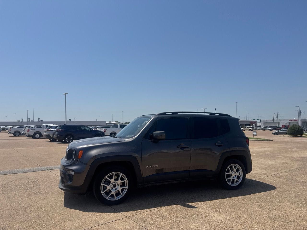 Used 2019 Jeep Renegade Latitude FWD image 9